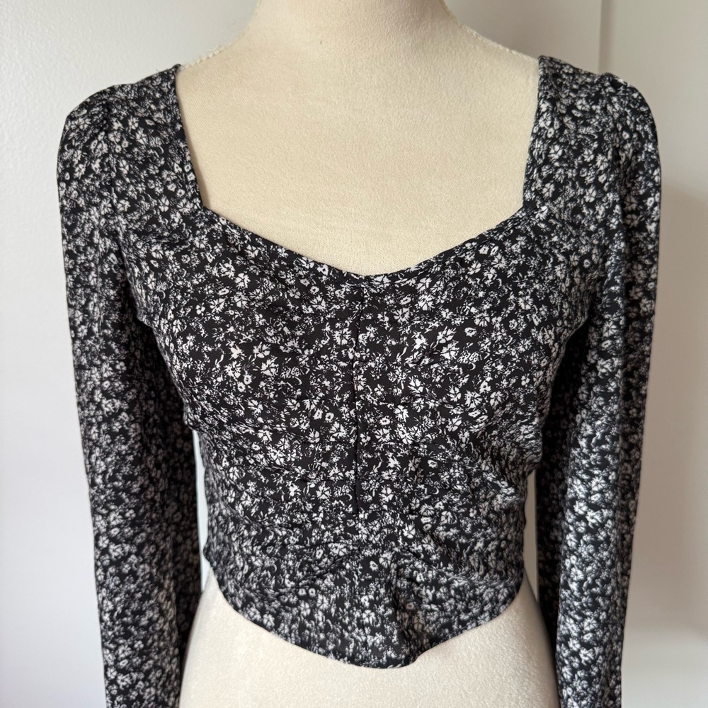 Altar’d State Floral Tie Back Smocked Cropped Chiffon Blouse Sweetheart Neck